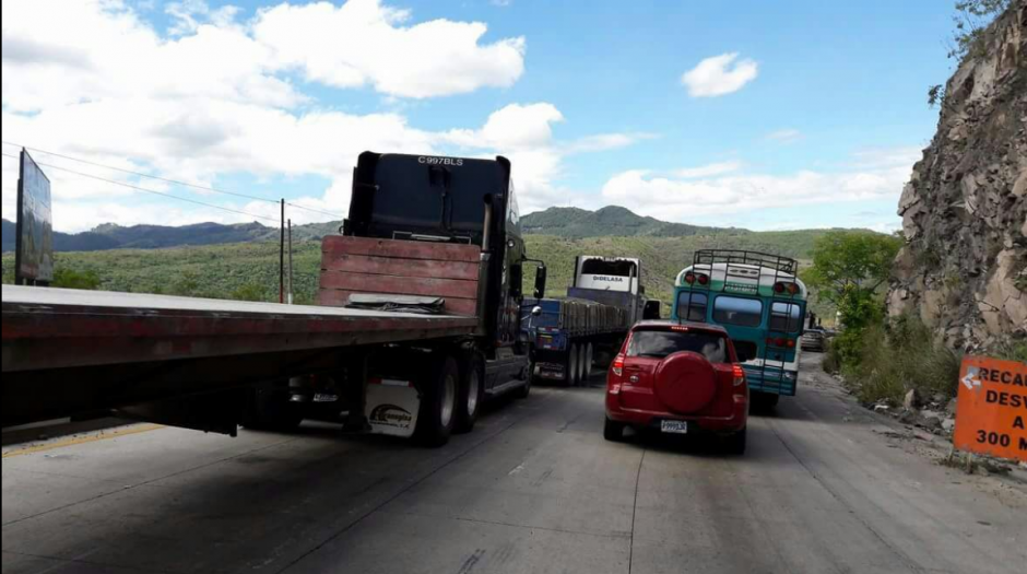 Un derrumbe afecta la movilidad para el Atl&aacute;ntico. (Foto: Tr&aacute;nsito PNC) 