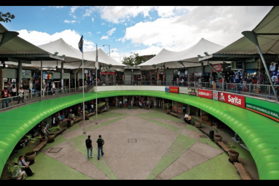 La plaza El Amate se ha convertido en uno de los centros comerciales populares m&aacute;s importantes de la ciudad. (Foto: Archivo)