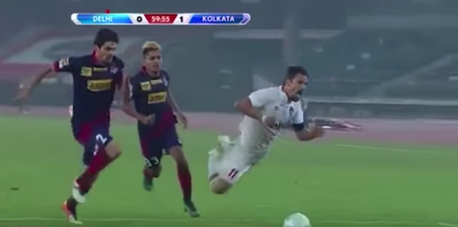 &iquest;Es un p&aacute;jaro? &iquest;O es un avi&oacute;n? (Imagen: captura de pantalla)