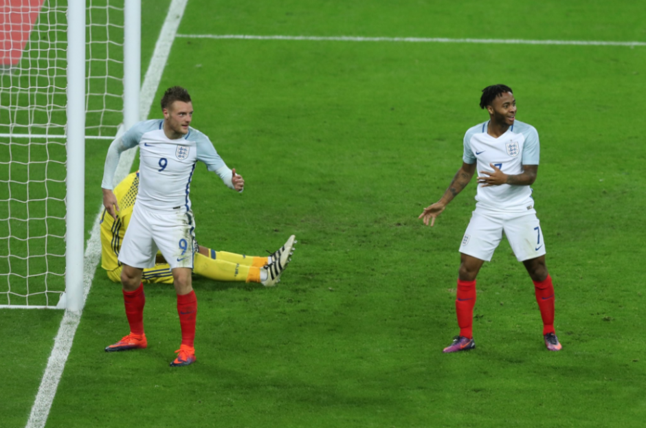 Jamie Vardy cont&oacute; con la colaboraci&oacute;n de sus compa&ntilde;eros. (Foto: AFP)