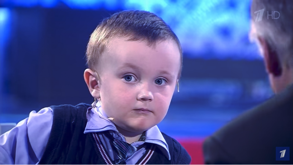 El peque&ntilde;o Mija&iacute;l Osipov quer&iacute;a ganarle a un excampe&oacute;n de ajedrez. (Imagen: captura de YouTube)
