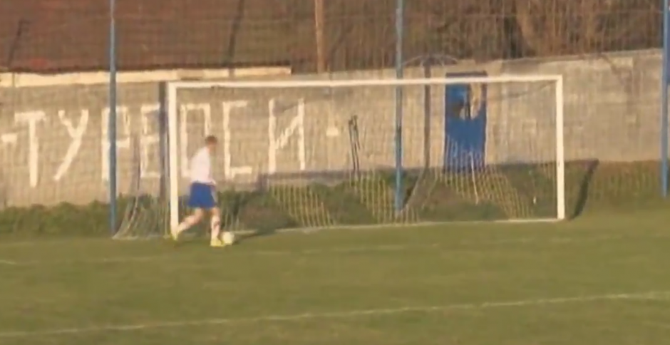 Ten&iacute;a todo para meter un gol regalado... (Imagen: captura de pantalla)