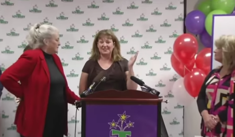 Emy Oneal fue quien compr&oacute; el ticket ganador a nombre de todos sus compa&ntilde;eros. (Imagen: Captura de video)