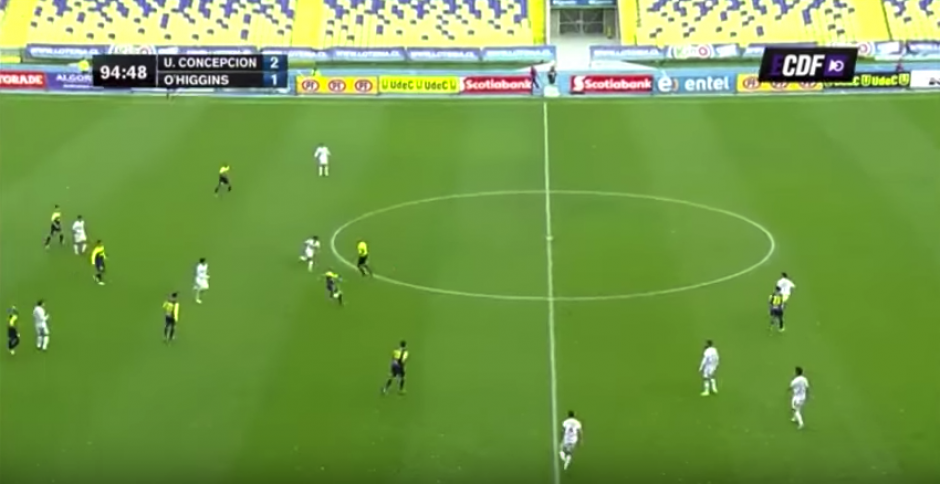 Desde all&iacute; le peg&oacute; Camargo al despeje del arquero. (Imagen: captura de pantalla)
