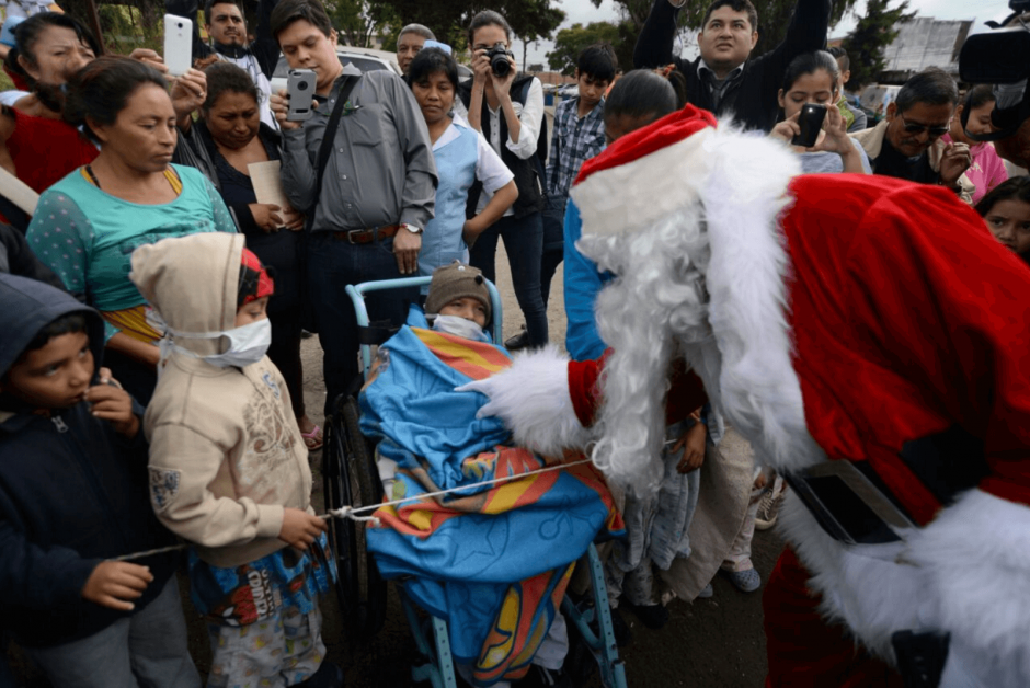 Por 33 a&ntilde;o consecutivo, Santa Claus lleg&oacute; al hospital San Juan de Dios. (Foto: Wilder L&oacute;pez/Soy502) 