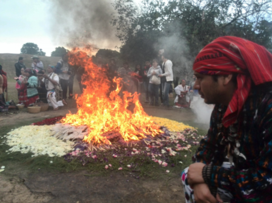 Con una ceremonia maya en el sitio Kaminal Juy&uacute;, iniciaron los actos protocolarios para conmemorar los 20 a&ntilde;os de la firma de los Acuerdos de Paz. (Foto: Secretar&iacute;a de la Paz)&nbsp;