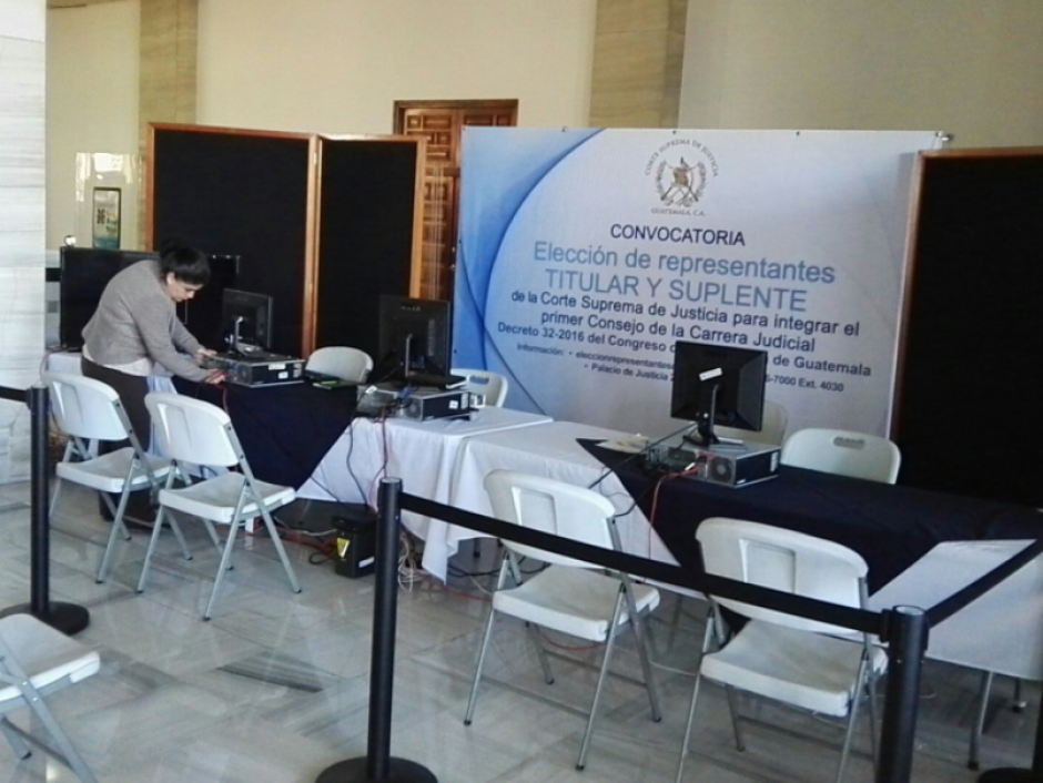 En el plazo establecido originalmente, la CSJ solo recibi&oacute; los expedientes de tres interesados. (Foto: Guatemala Visible)