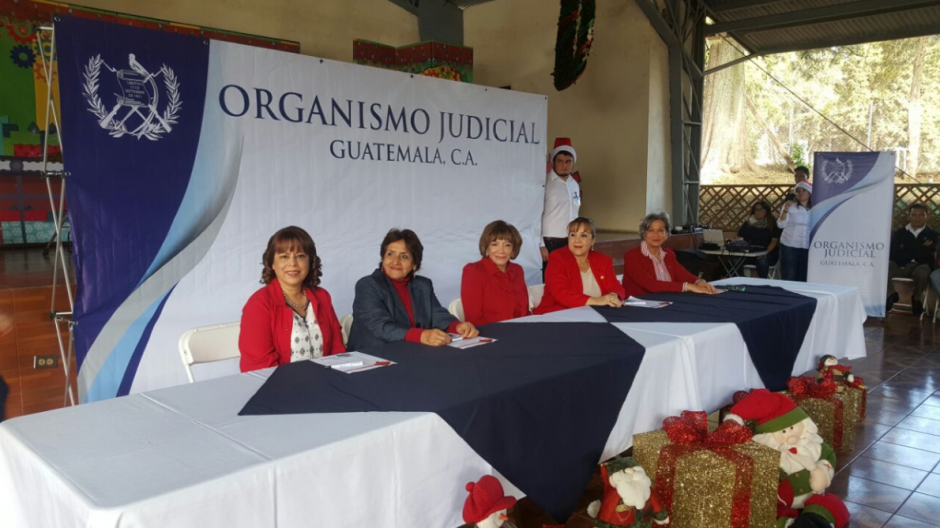 El Organismo Judicial hizo una celebraci&oacute;n de Navidad para los hijos de los empleados el 15 de diciembre de 2016. (Foto: OJ)