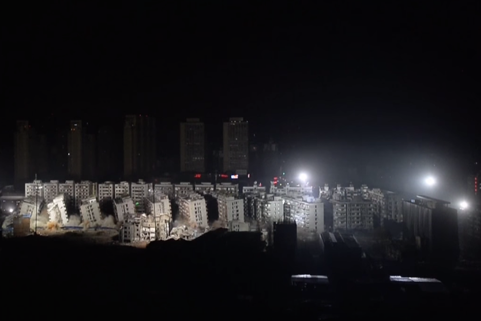 As&iacute; fue la impresionante demolici&oacute;n en la ciudad china de Wuhan, en solo 10 segundos. (Imagen: captura de YouTube)