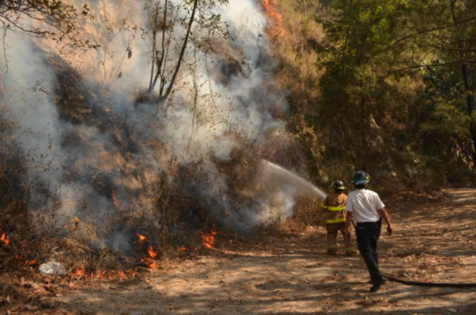 En lo que va del a&ntilde;o, las autoridades registran m&aacute;s de 30 incendios forestales. (Foto: Bomberos Voluntarios)
