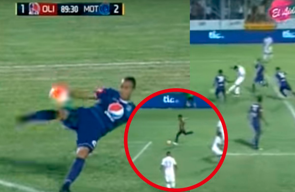 Un aficionado ingresa a la cancha y nadie hace nada para detenerlo. (Foto: La Prensa Honduras) 