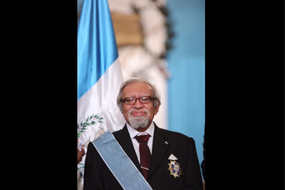 El historiador guatemalteco Celso Lara recibi&oacute; la Orden del Quetzal. (Foto: Ministerio de Cultura y Deportes) 