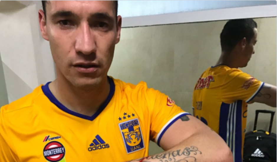 El jugador de Tigres mostr&oacute; en redes sociales la herida provocada por malos aficionados. (Foto: Twitter)