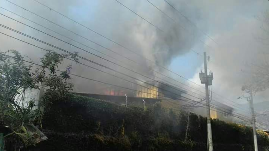 El hecho se dio en horas de la ma&ntilde;ana en el tur&iacute;stico municipio de Panajachel. (Foto: Bomberos Voluntarios)