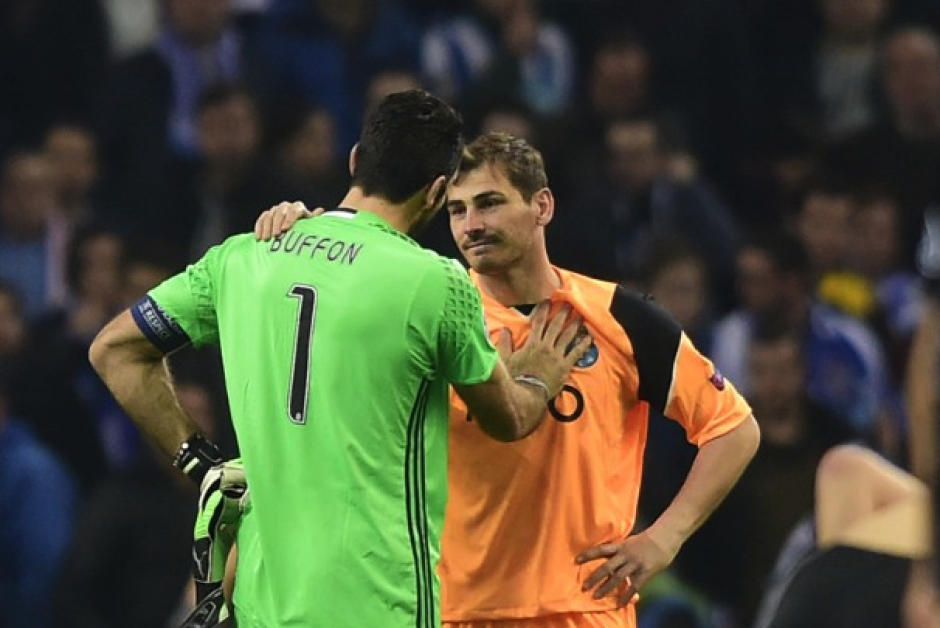 Buffon y Casillas se enfrentaron en la ida de los octavos de final de la Champions League. (Foto: AFP)