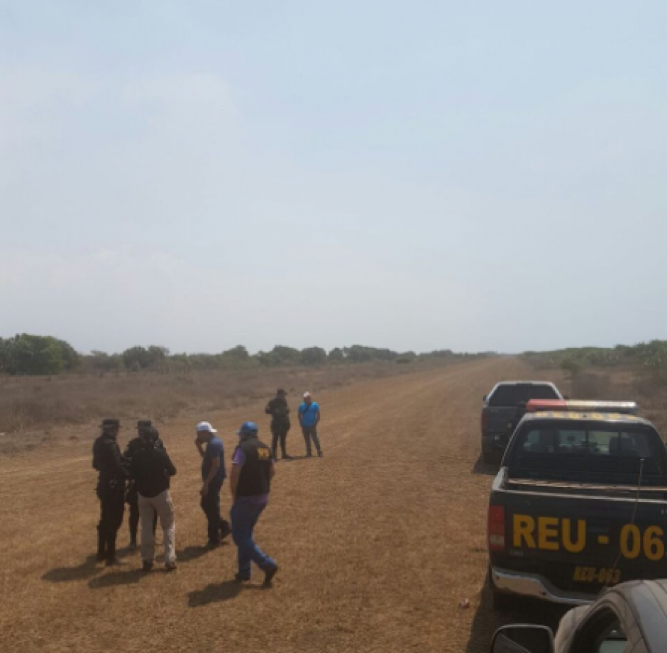 La pista clandestina fue localizada en una aldea de Champerico, Retalhuleu. (Foto: MP)