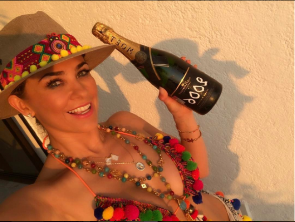 Ar&aacute;mbula celebr&oacute; por todo lo alto sus 42 a&ntilde;os. (Foto: Instagram Aracely Ar&aacute;mbula)
