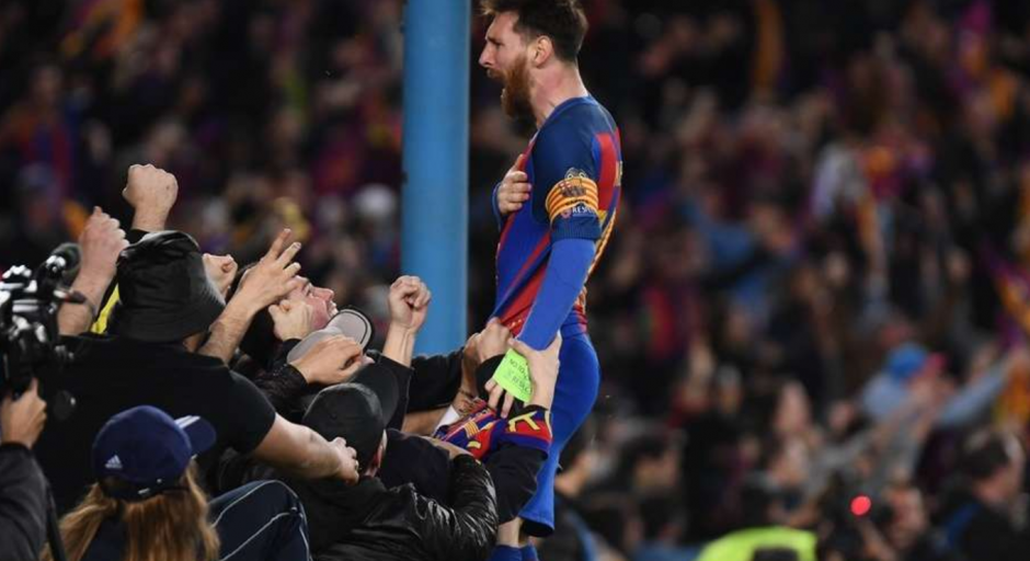 Lionel Messi sali&oacute; en hombros, tras la remontada del Barsa al PSG en el Camp Nou. (Foto: Twitter)
