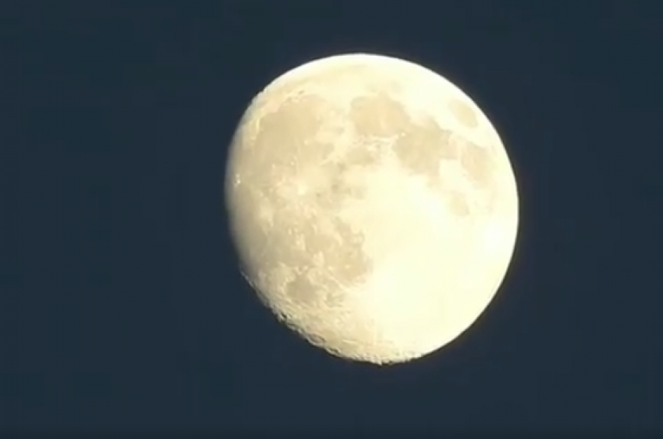 El video del súper zoom casi alcanza los 2 mil retweets. (Foto: Captura del video en Twitter)