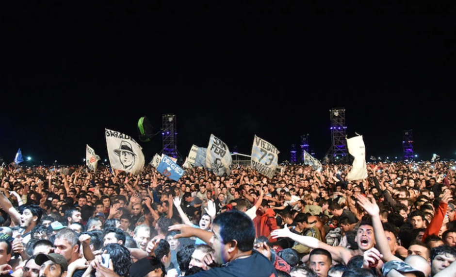 El estadio ten&iacute;a capacidad para 200 mil personas y se estima que entraron 300 mil. (Foto: CNN)