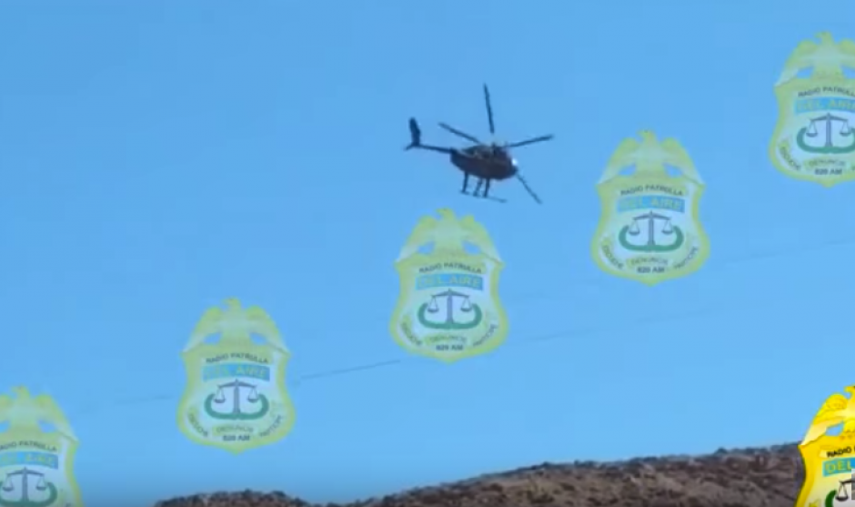 Un helic&oacute;ptero de la Polic&iacute;a cae en una cerro de Baja California en M&eacute;xico. (Foto: Captura de video)