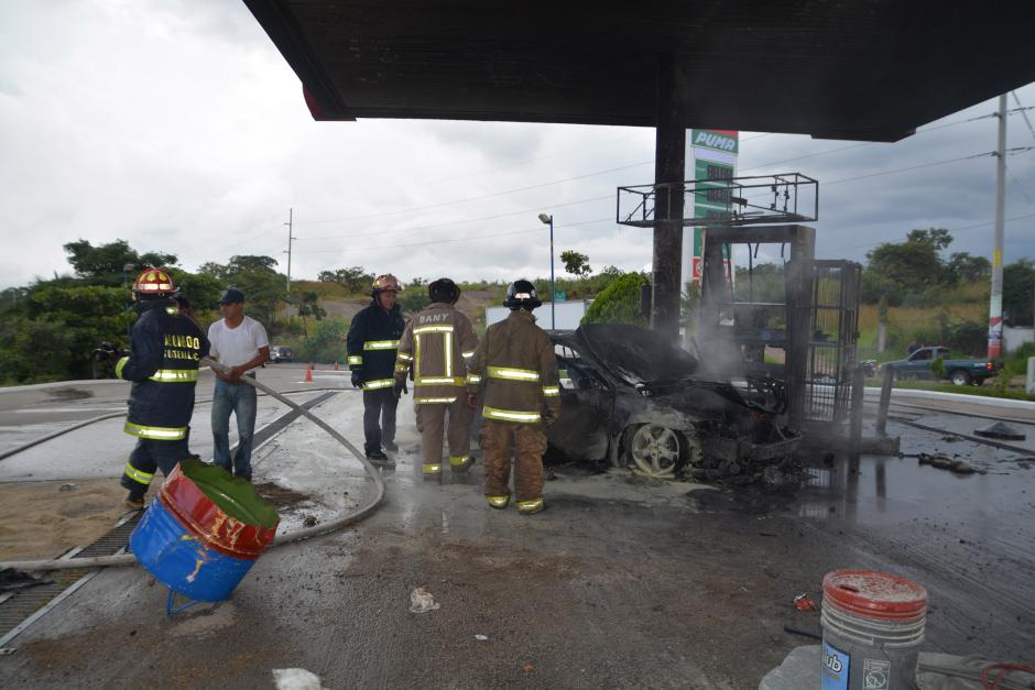 Socorristas no lograron establecer las causas del incendio. (Foto: Cortes&iacute;a de Nuestro Diario)