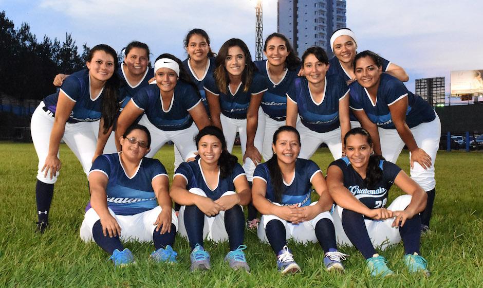 Las seleccionadas nacionales de softbol que buscar&aacute;n brillar en el Mundial de Canad&aacute;. (Foto: Asosoft) 