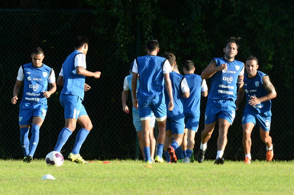 La Selecci&oacute;n Nacional de Guatemala entren&oacute; por la tarde en la cancha del hotel donde se hospeda en la isla de San Vicente. (Foto: Sergio Mu&ntilde;oz/ Nuestro Diario)