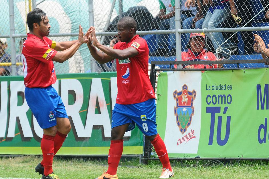 Un doblete de Darwin Oliva y uno m&aacute;s de Carlos Ruiz, le dieron a Municipal la victoria ante Suchitep&eacute;quez. (Foto: Nuestro Diario)