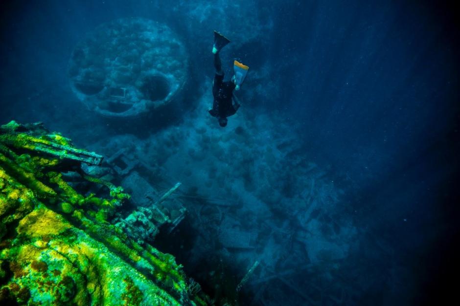 Esta fotograf&iacute;a muestra un buque hundido durante la Segunda Guerra Mundial. Se analiza c&oacute;mo ha afectado al ecosistema acu&aacute;tico el desprendimiento de su estructura. (Foto: Sergio Izquierdo)