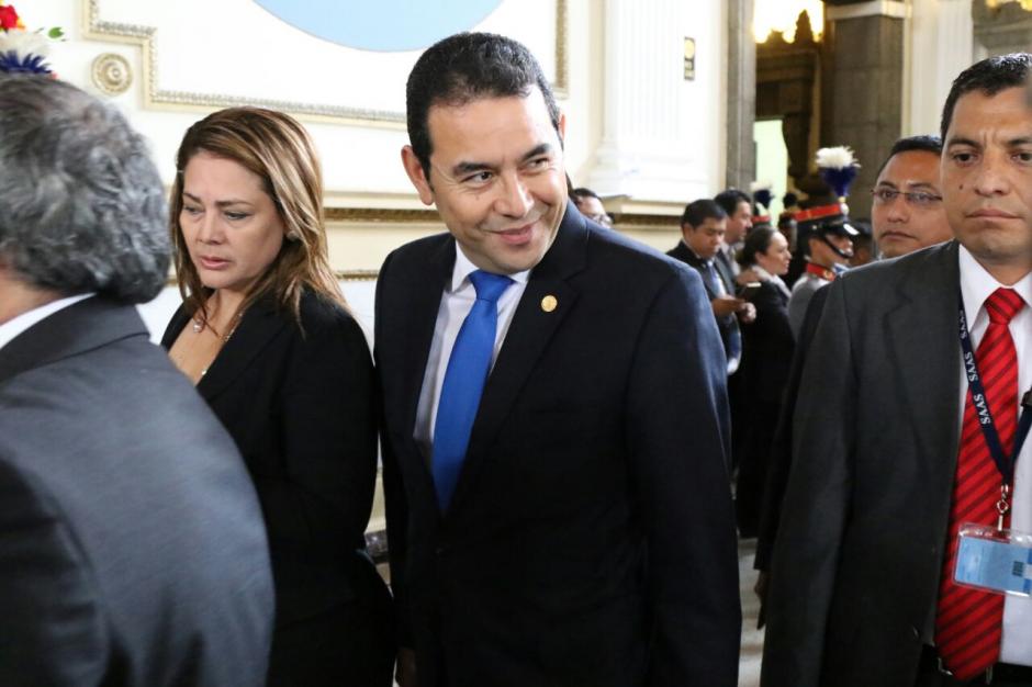 Jimmy Morales lleg&oacute; al Congreso apresurado y evit&oacute; hablar con los medios. (Foto: Alejandro Bal&aacute;n/Soy502) 