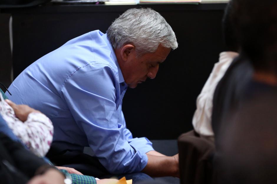 El expresidente Otto P&eacute;rez Molina escucha atento al juez. (Foto: EFE)