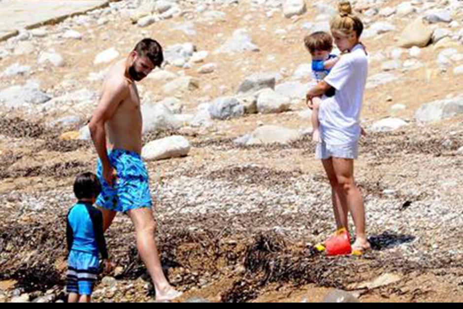 Shakira fue captada con poco glamour. (Foto: Telemundo)