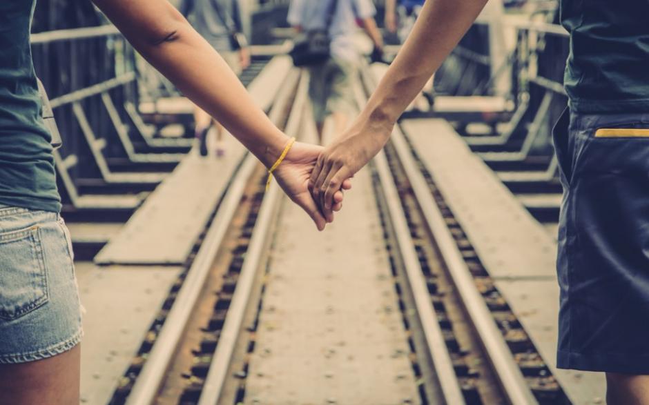 Las aplicaciones para conseguir citas se popularizan en este mes. (Foto: wayerless)