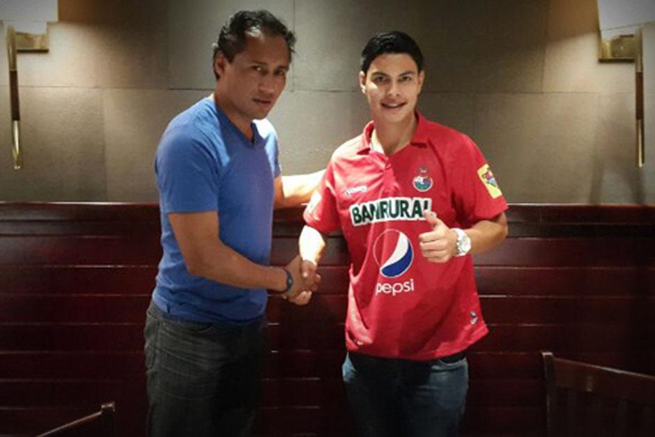 El salvadore&ntilde;o Santamar&iacute;a es el nuevo integrante de Municipal. (Foto: rojos.com)