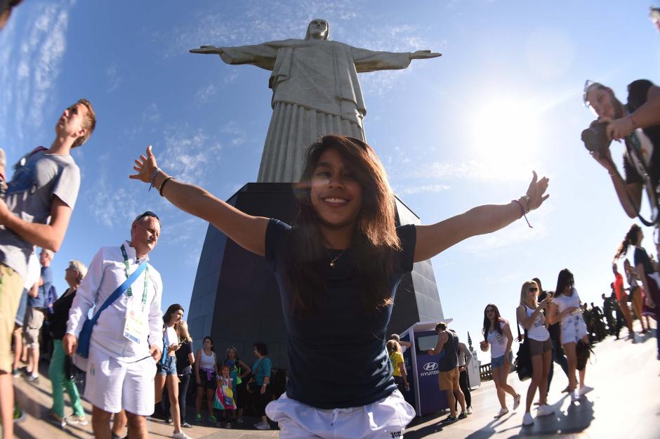 Ana Sof&iacute;a G&oacute;mez aprovech&oacute; sus d&iacute;as libres tras competir en R&iacute;o 2016 y conoci&oacute; el Cristo Redentor. (Foto: Aldo Mart&iacute;nez/Enviado especial de Nuestro Diario)