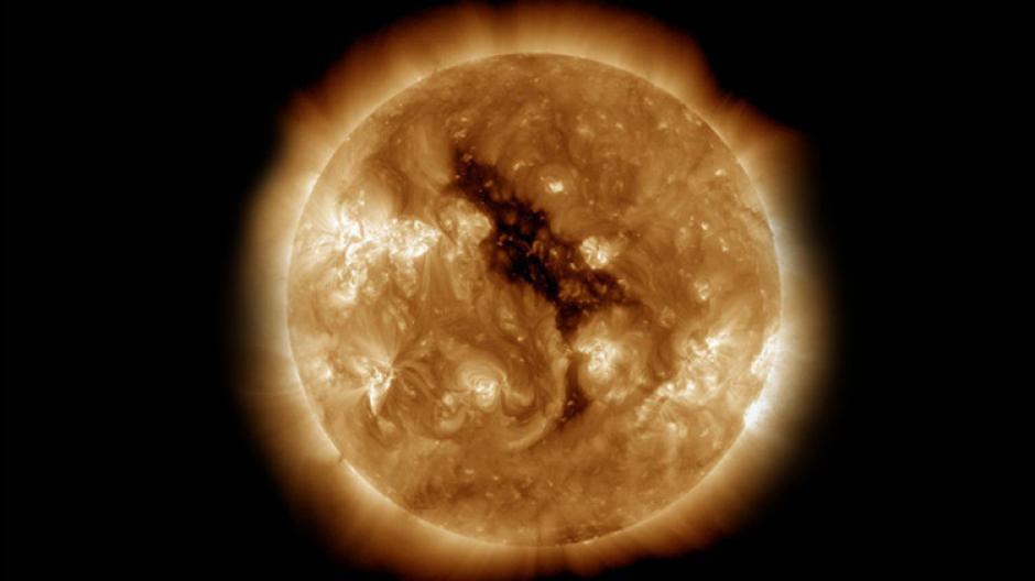 Una curiosa imagen del Sol muestra al astro rey sonriendo. (Foto: RT)