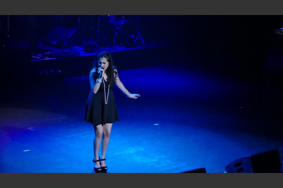 La guatemalteca Sophy Castro ganó el primer lugar en la primera fase de las Amateur Nights en el teatro Apollo de Nueva York. (Foto: Youutbe) 