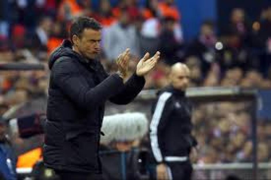Luis Enrique el t&eacute;cnico del Barcelona durante el juego. (Foto: EFE) 