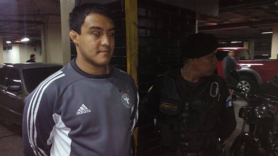 Otto Molina Stalling, hijo de la magistrada de la Corte Suprema de Justicia, Blanca Aída Stalling, fue el operador para beneficiar a una empresa con un contrato millonario en el IGSS mientras laboraba en la Contraloría General de Cuentas. (Foto: Soy502)