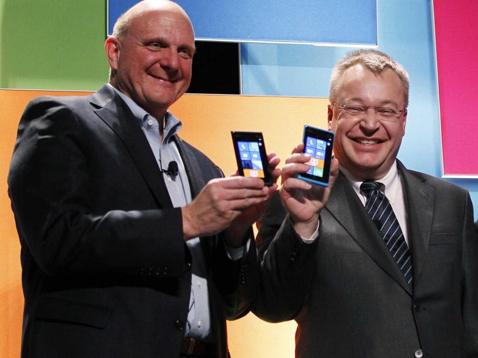 El CEO de Microsoft, Steve Ballmer y Stephen Elop de Nokia (www.businessinsider.com)