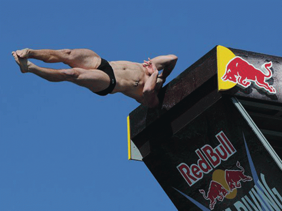 El clavadista Steve LoBue asust&oacute; a los presentes al golpearse la cabeza con el trampol&iacute;n. (foto: Per&uacute;.com)
