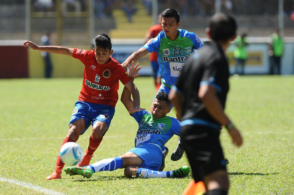 Municipal y Suchitep&eacute;quez no pasaron del 0-0 en la jornada 1 del Clausura 2017. (Foto: Nuestro Diario)