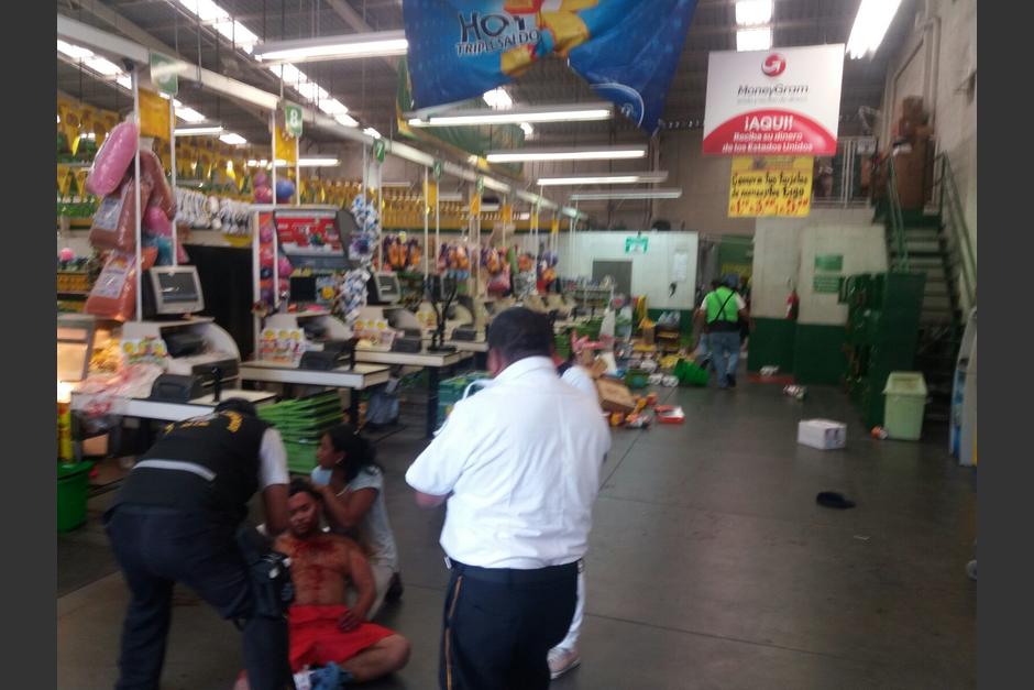 La Polic&iacute;a Nacional Civil cerr&oacute; el local para hacer las averiguaciones de rutina para determinar c&oacute;mo comenz&oacute; la ri&ntilde;a. (Foto: PMT Villa Nueva)