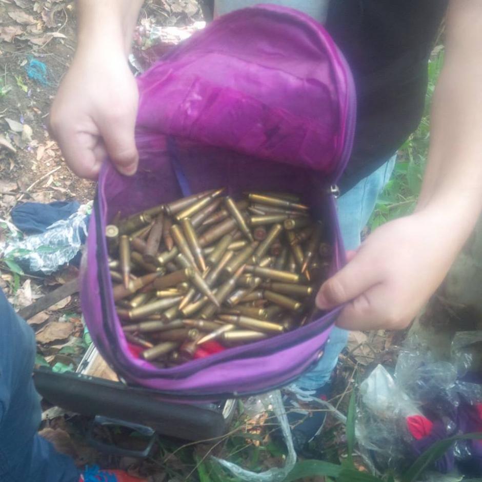 Municiones de grueso calibre fueron decomisados durante los allanamientos. (Foto: PNC)