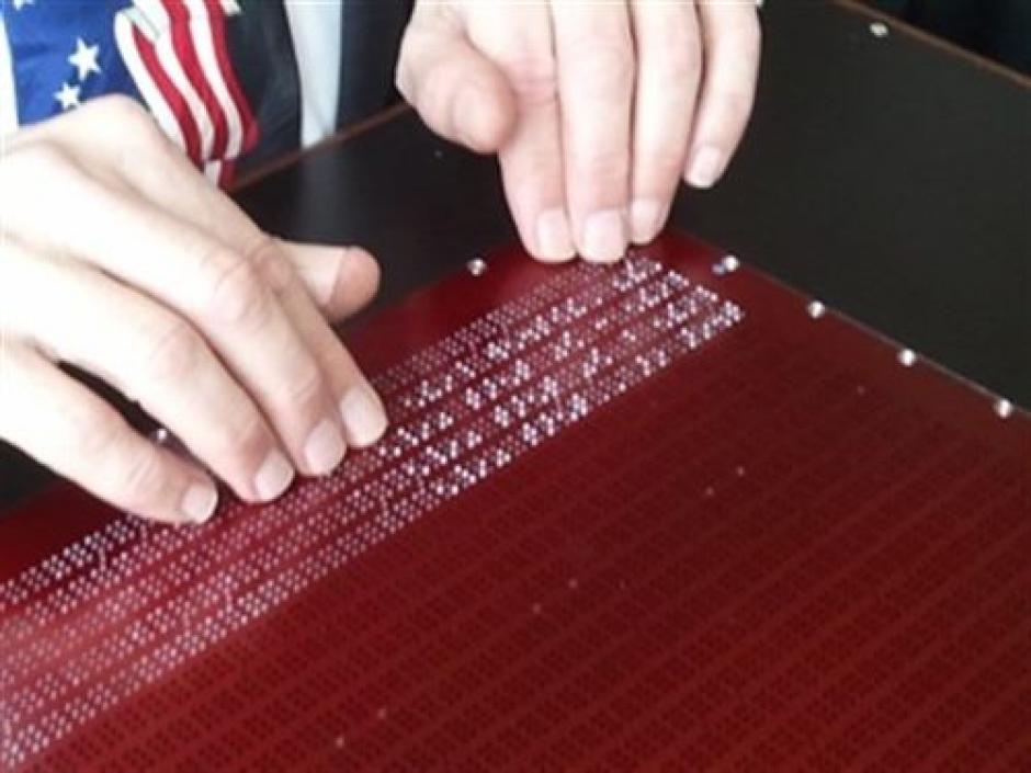 A&uacute;n falta afinar algunos detalles de la tablet que costar&iacute;a menos de US$2,500. &nbsp;(Foto: National Braille Press)
