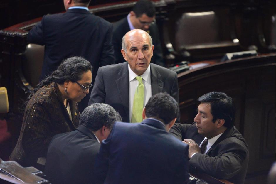 Mario Taracena presentó un nuevo paquete de reformas a la Ley Orgánica del Congreso para regular las citaciones. (Foto: Archivo/Soy502)