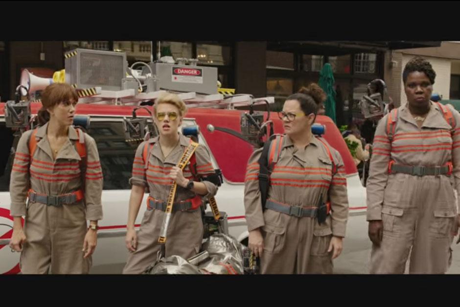 Un grupo de chicas protagoniza a los famosos cazafantasmas. (Captura de pantalla: Sony Pictures Entertainment/YouTube)