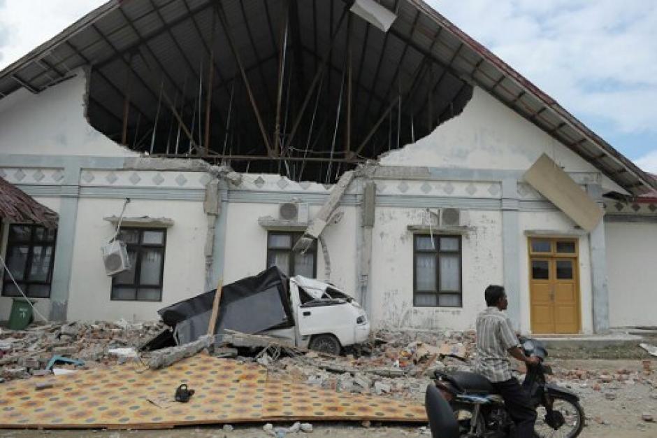 Un poderoso terremoto sacudi&oacute; la isla de Sumatra en Indonesia. (Foto: AFP)