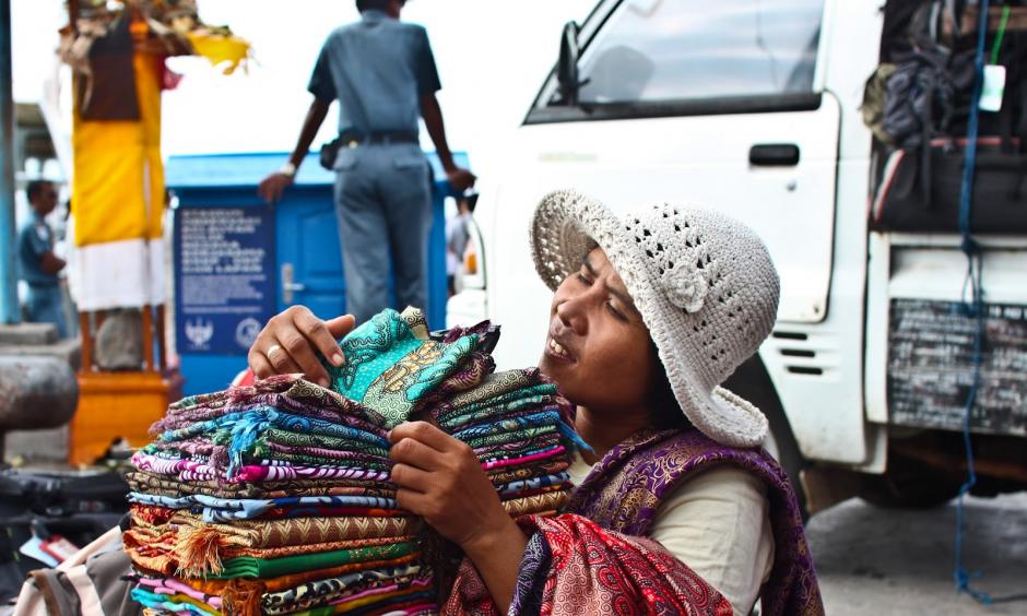 Los vendedores callejeros ser&aacute;n retirados de las calles de Antigua Guatemala, la Polic&iacute;a de Turismo se encargar&aacute; de decomisar el producto.&nbsp;
